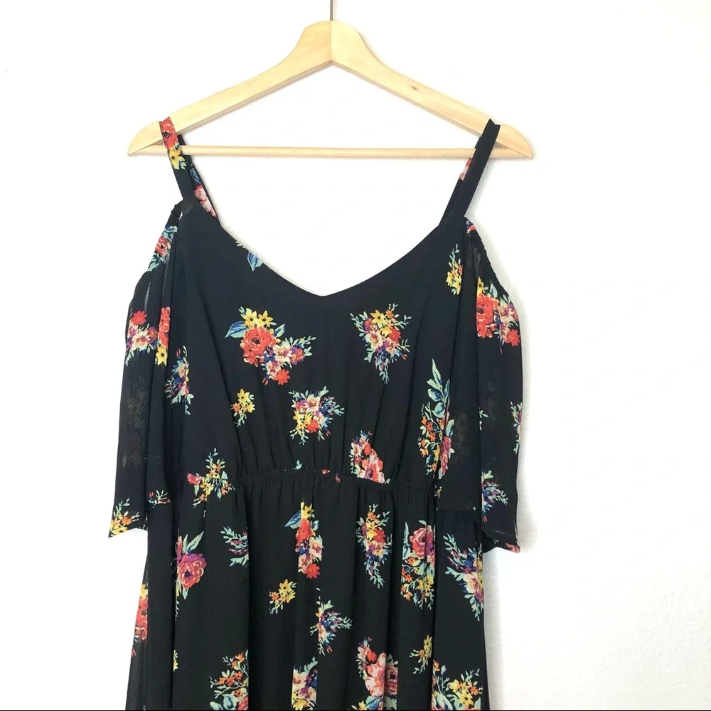 SOLD Torrid floral short sleeve off shoulder dress - Picture 6 of 11